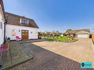 Driveway/Garden - click for photo gallery